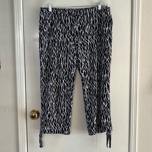 Chicos Zynergy cropped pants.